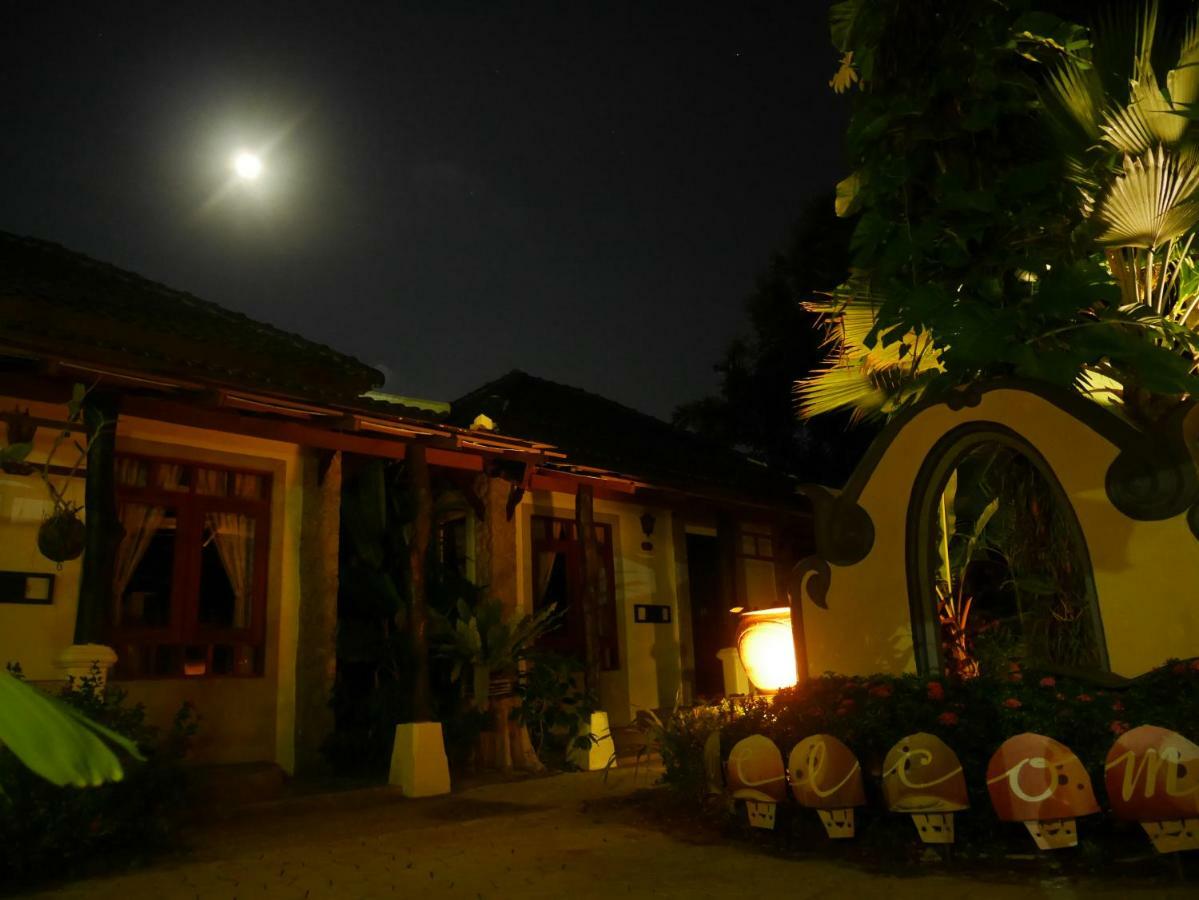 Bangtao Beach Chalet Resort Bang Tao Beach  Exterior foto